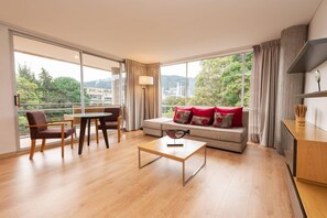 高档床上用品、羽绒被、迷你吧、客房内保险箱