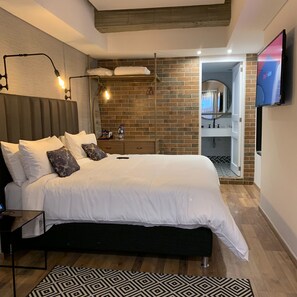 Hochwertige Bettwaren, Daunenbettdecken, Minibar, Zimmersafe