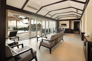 Grand Beach Villa | Living area