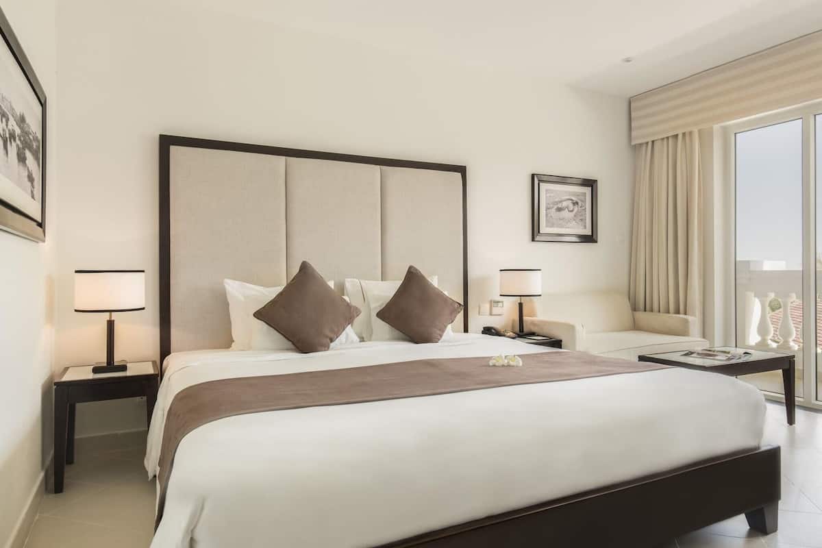 Premium bedding, minibar, in-room safe, desk