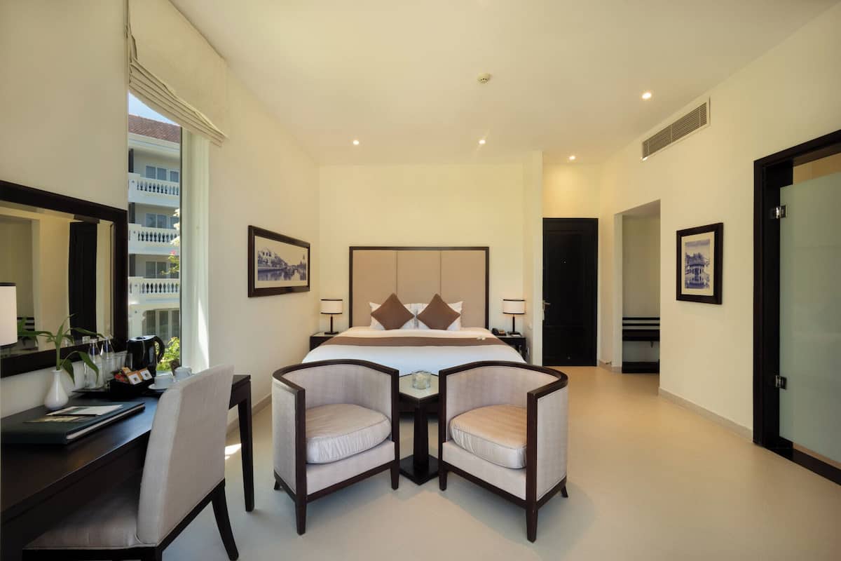 Rom – premier | Bad | Designertoalettartikler, hårføner, badekåper og tøfler