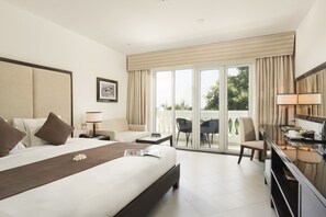 高級客房 | 高級寢具、迷你吧、客房內保險箱、書桌