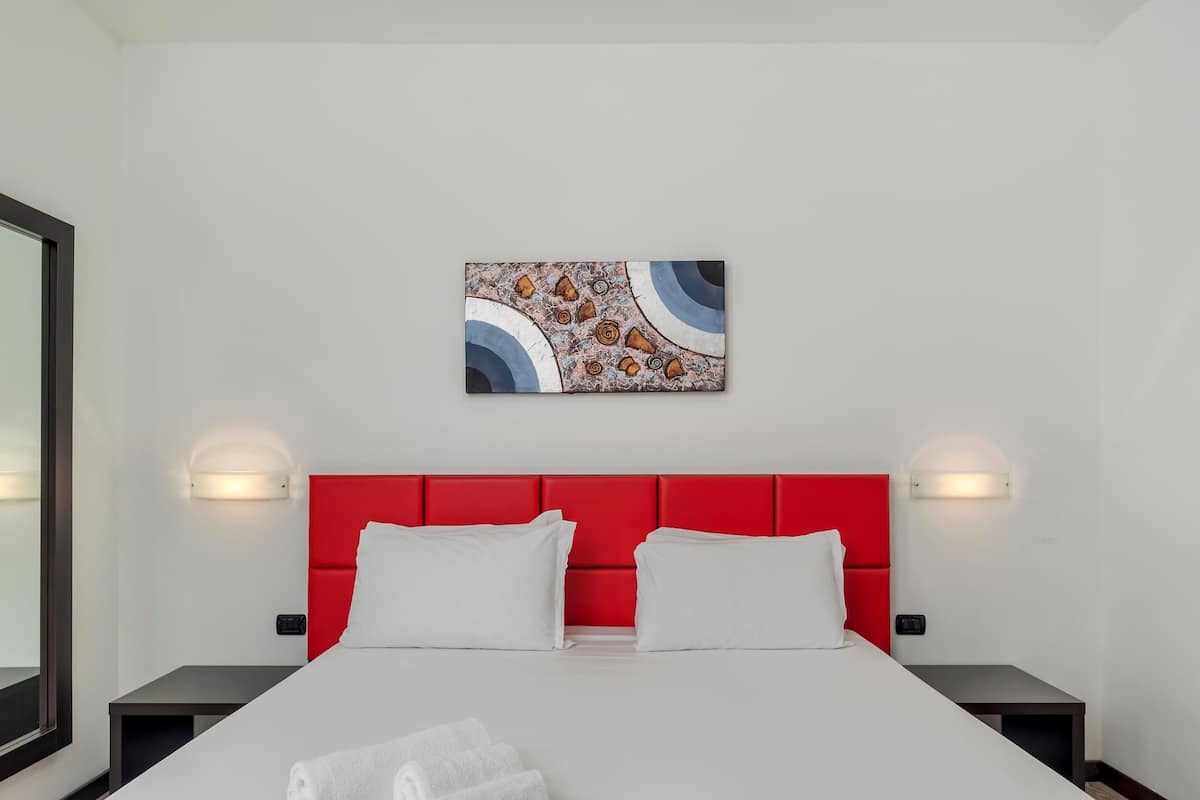 Premium bedding, in-room safe, desk, blackout curtains