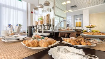 Desayuno buffet (EUR 12 por persona)
