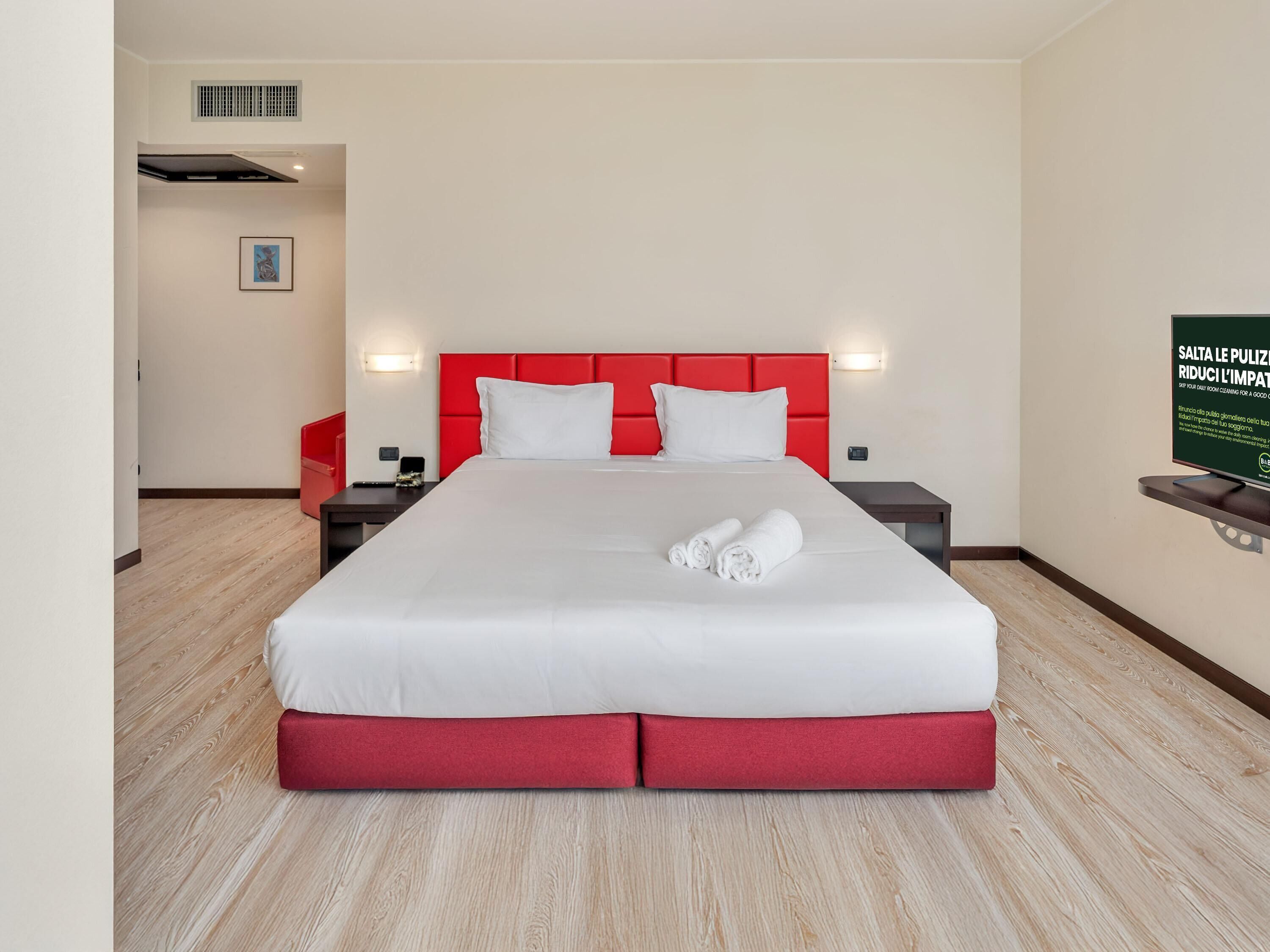 Premium bedding, in-room safe, desk, blackout curtains