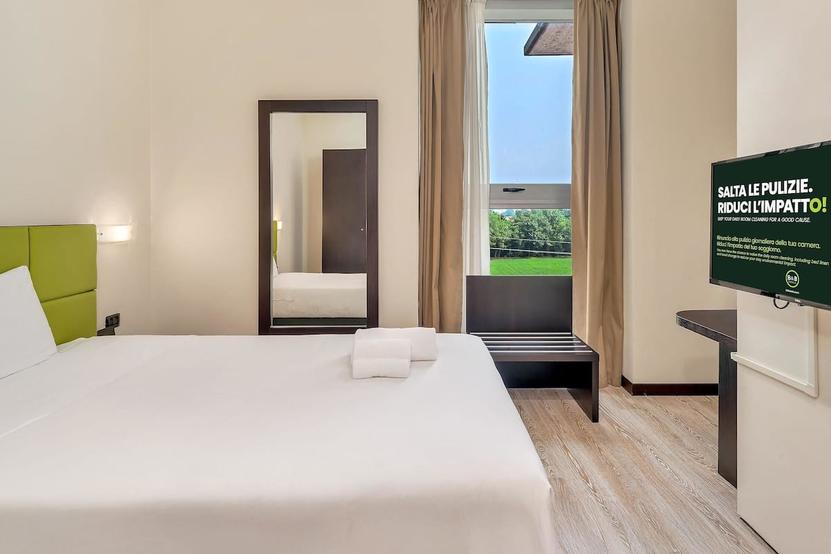 Premium bedding, in-room safe, desk, blackout curtains