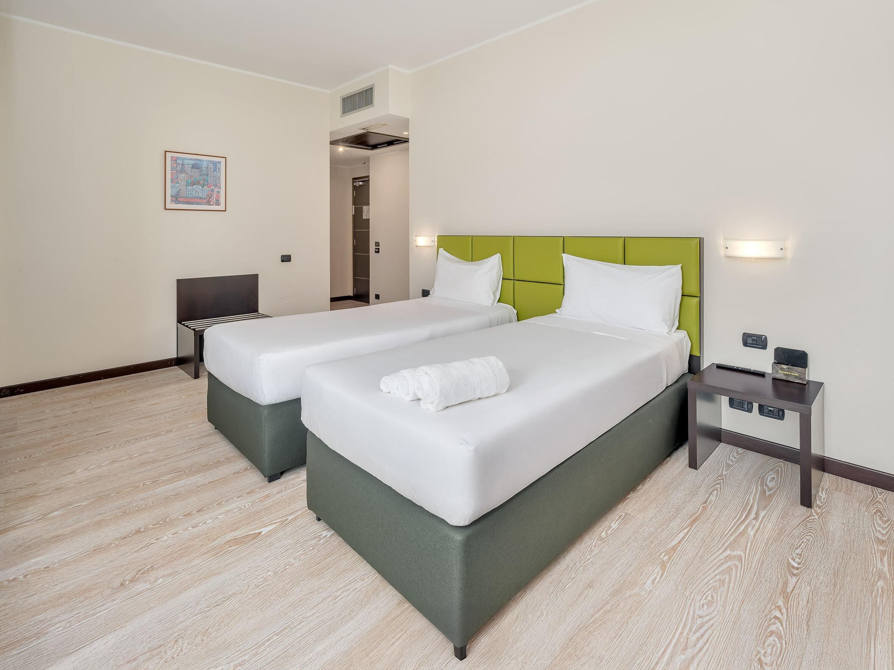 Superior Twin Room | Premium bedding, in-room safe, desk, blackout curtains