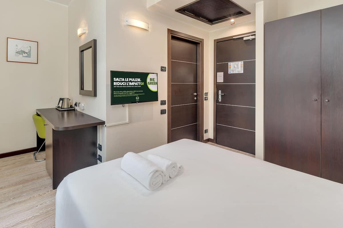 Standard Single Room, Accessible | Premium bedding, in-room safe, desk, blackout curtains