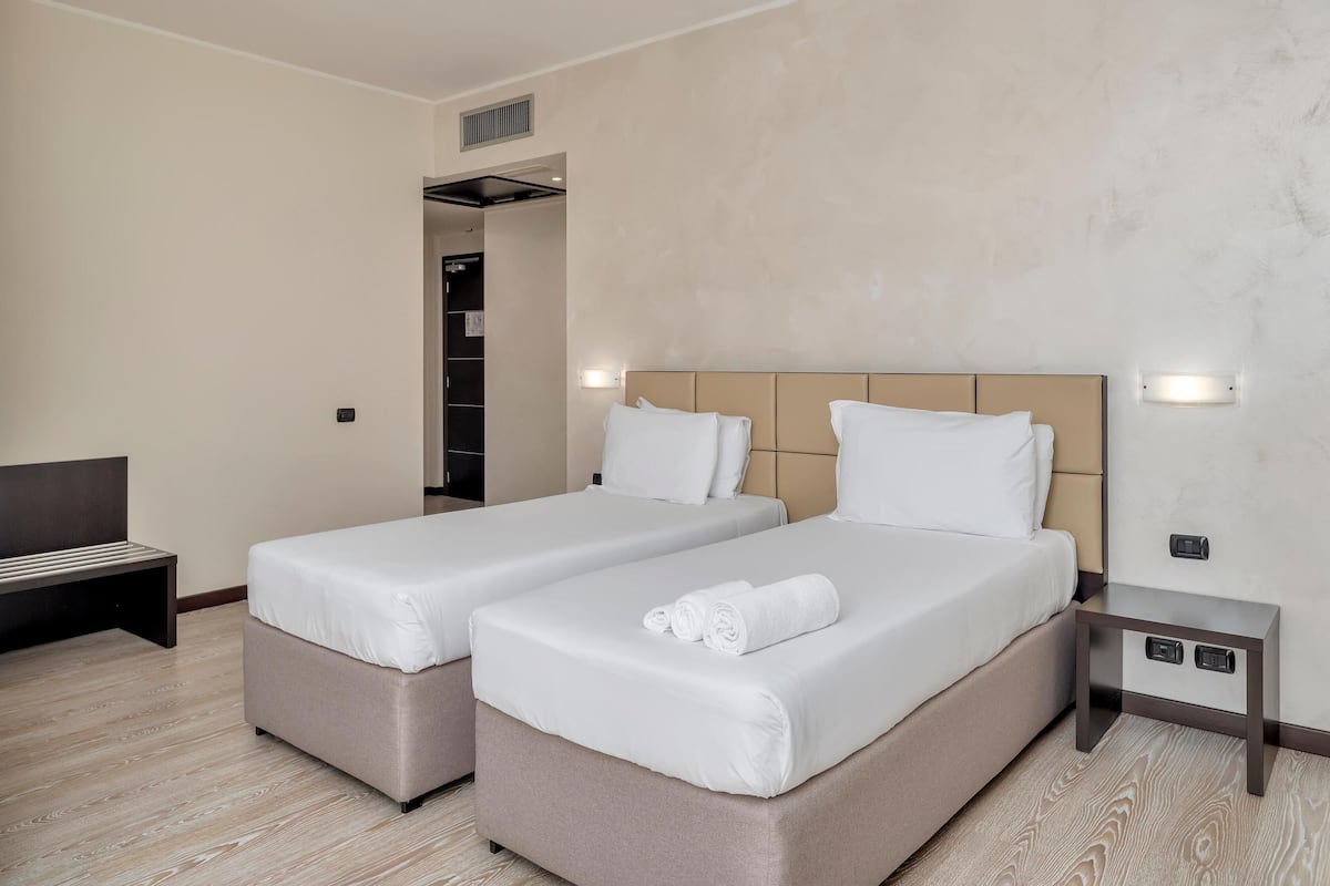 Premium bedding, in-room safe, desk, blackout curtains