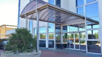 المنشأة من الخارج