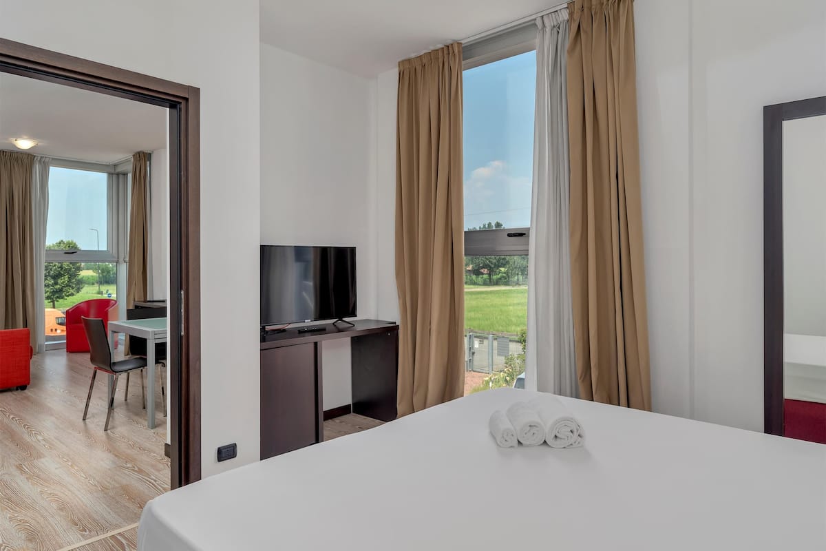 superior studio suite | 1 bedroom, premium bedding, in-room safe, desk