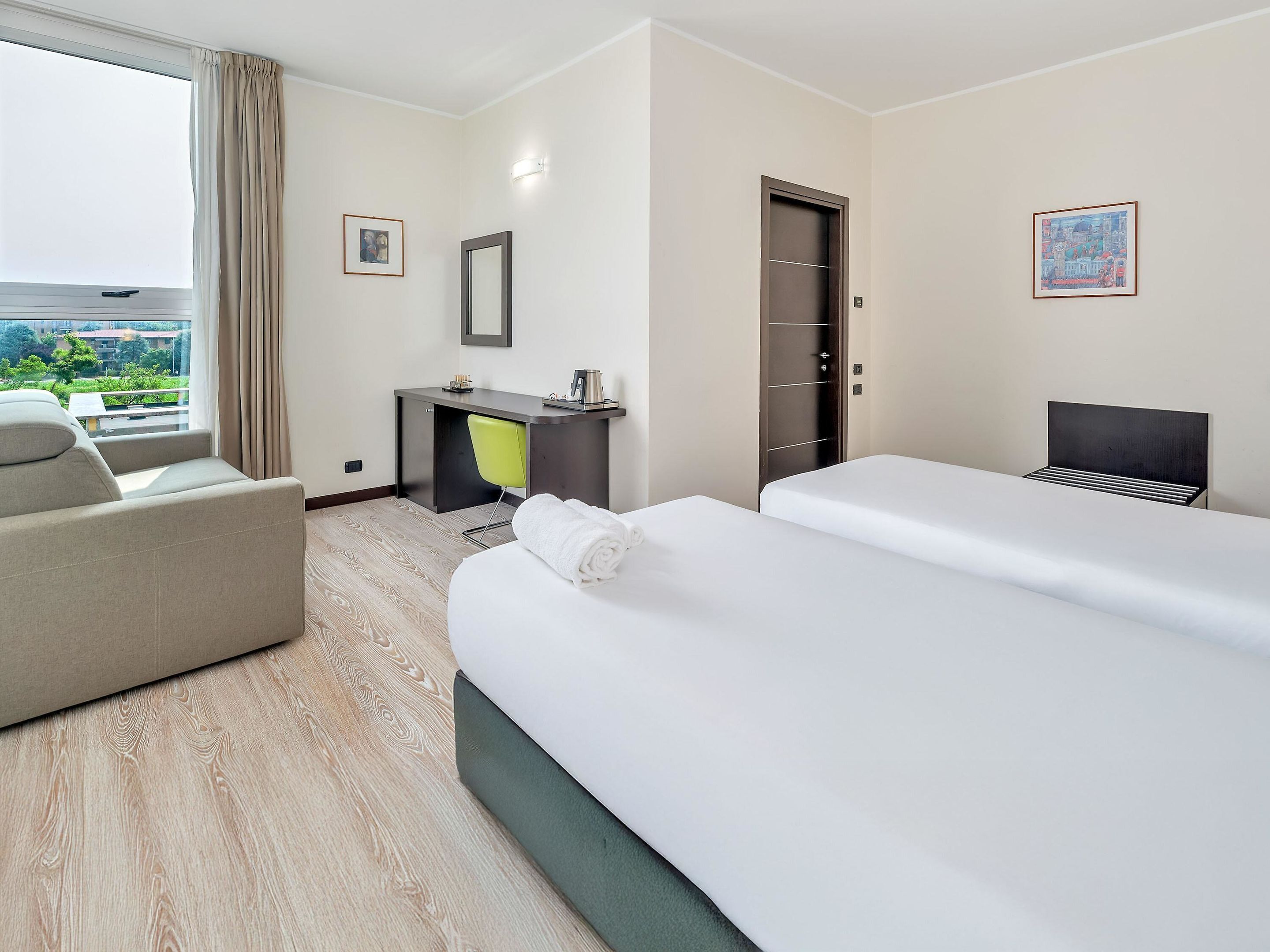 Superior Twin Room | Premium bedding, in-room safe, desk, blackout drapes