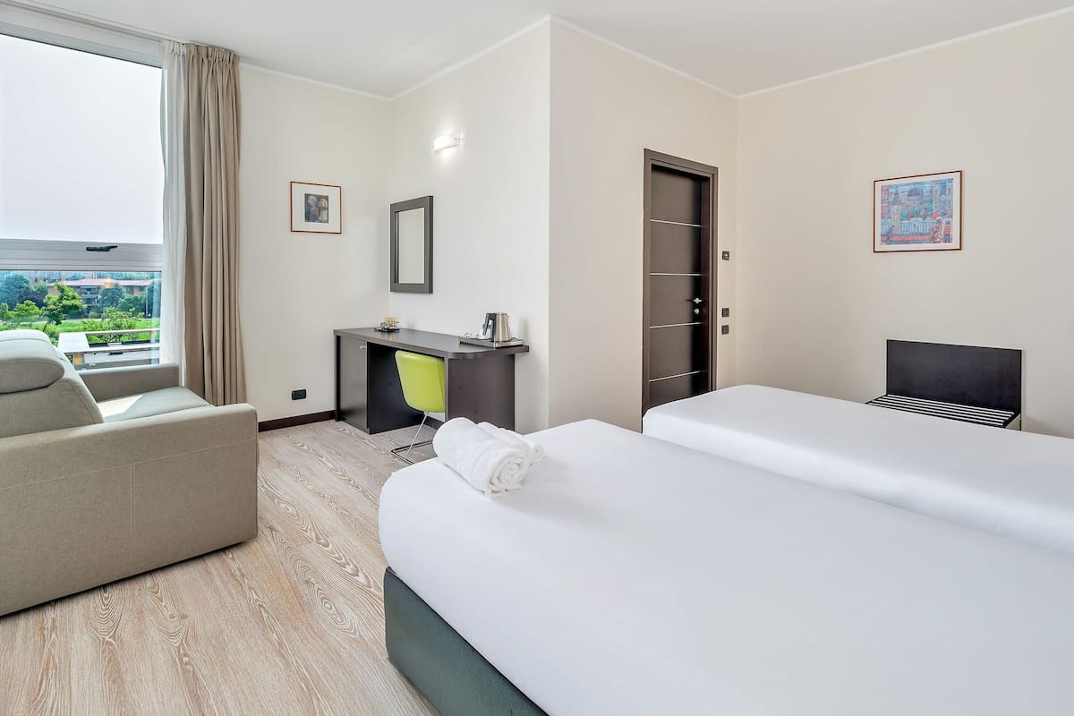 Premium bedding, in-room safe, desk, blackout curtains