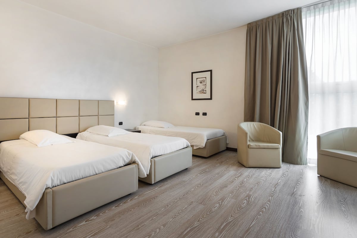 1 bedroom, premium bedding, in-room safe, desk