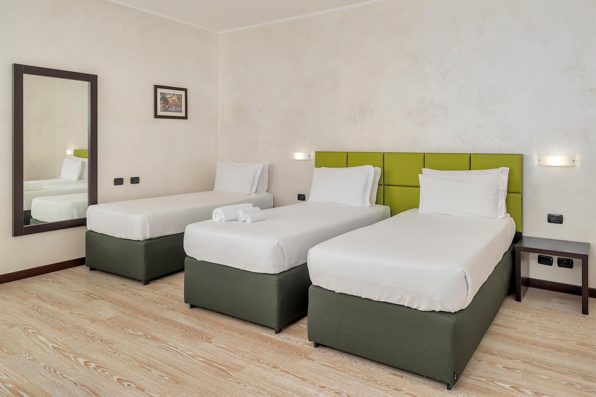 Tripla Superior | Biancheria da letto di alta qualità, una cassaforte in camera