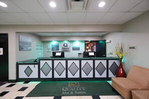 Lobby - Quality Inn & Suites Mattoon South (Mattoon)