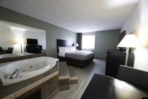 Individually decorated, desk, laptop workspace, blackout drapes - Quality Inn & Suites Mattoon South (Mattoon)