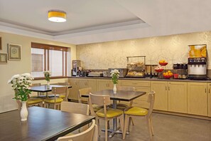 Café da manhã continental grátis todos os dias