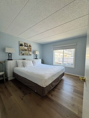One Bedroom Suite with Living Room - Wild Dunes Inn (Ocean City)