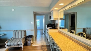 One Bedroom Suite with Living Room | Living area