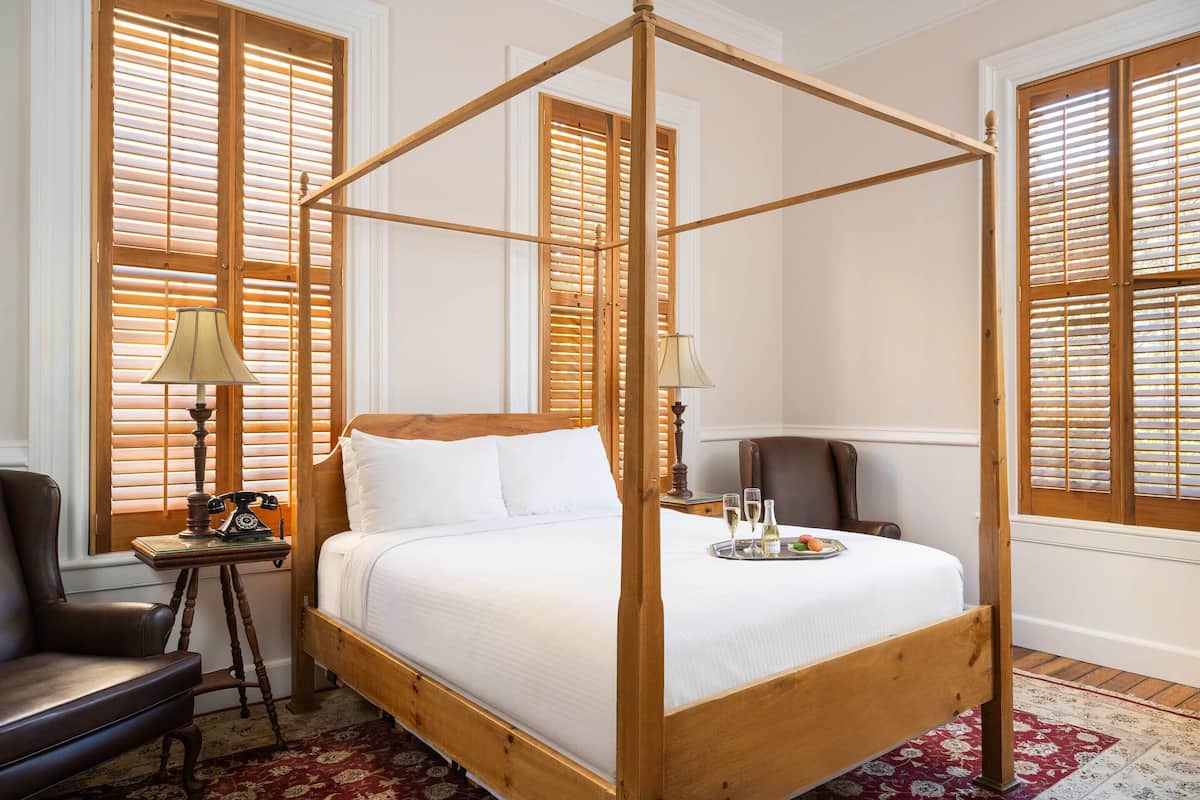 Jasmine House Corner Queen | 1 bedroom, premium bedding, in-room safe, individually decorated