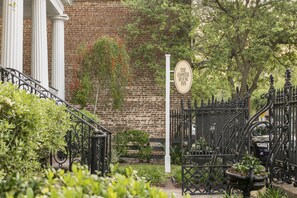 Exterior - The Jasmine House (Charleston)