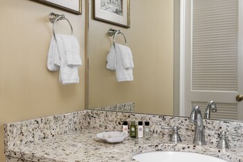 Bathroom amenities at Indigo Inn