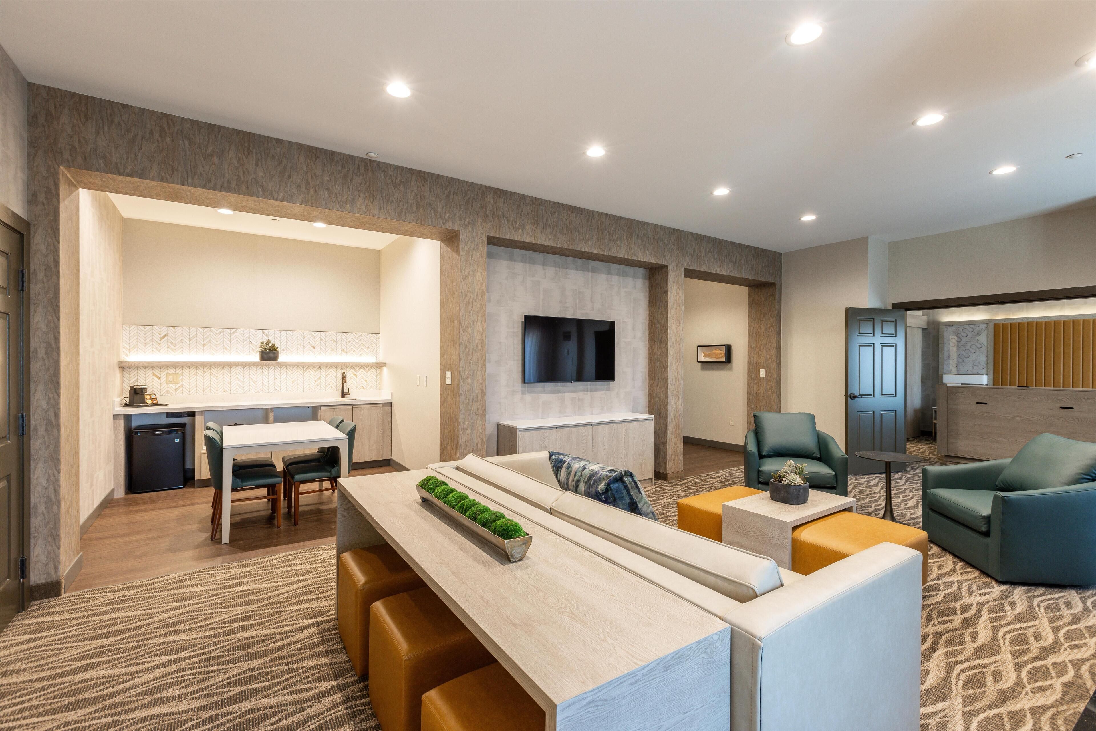 Hochwertige Bettwaren, Pillowtop-Betten, Zimmersafe