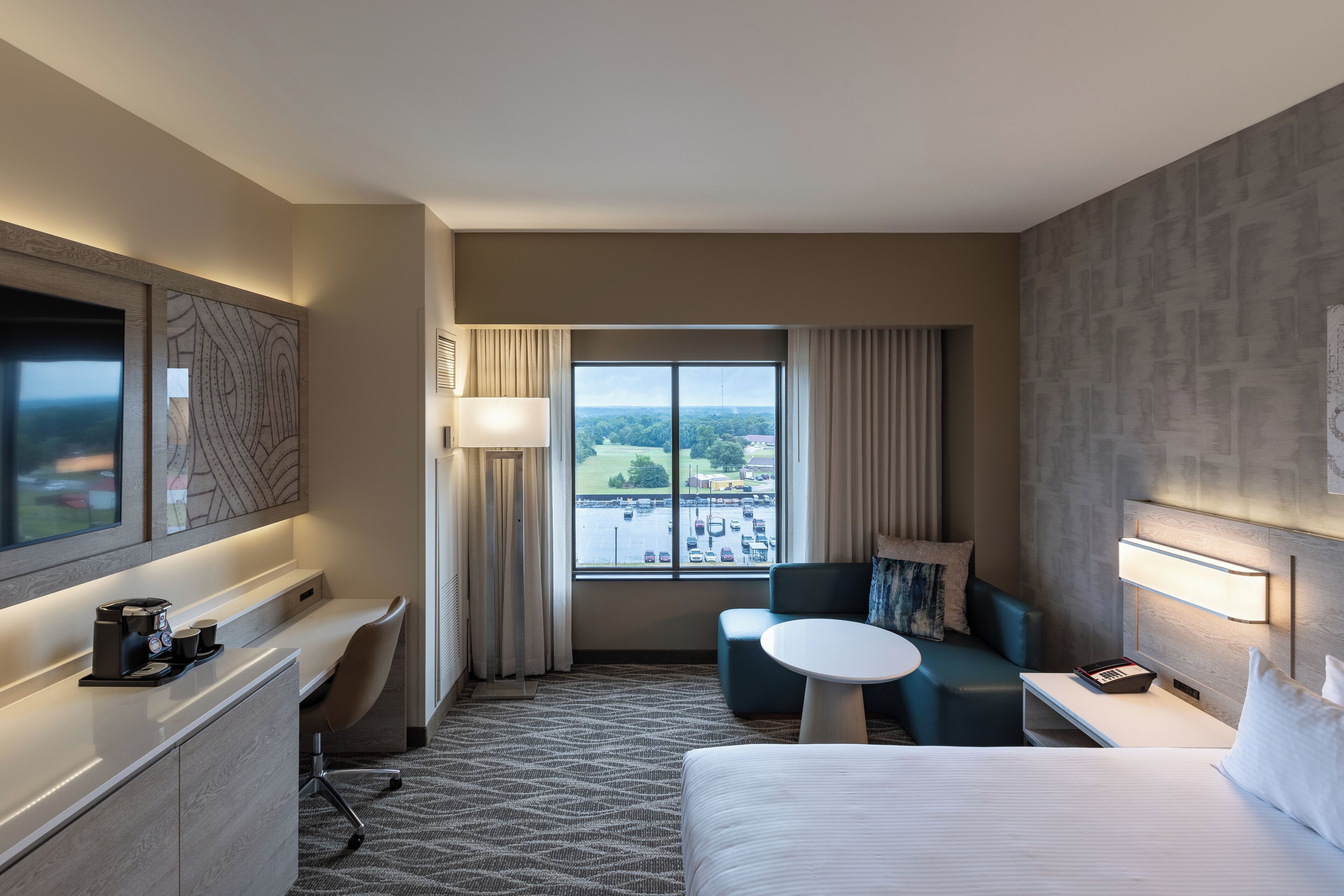 deluxe room, 1 king bed (deluxe king) | premium bedding, pillow-top beds, in-room safe, individually furnished