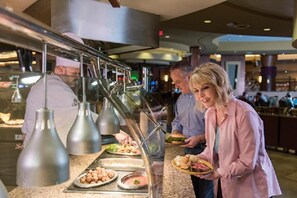 7 restaurants, breakfast, lunch, dinner served; Mexican cuisine - Cherokee Casino & Hotel West Siloam Springs (Colcord)