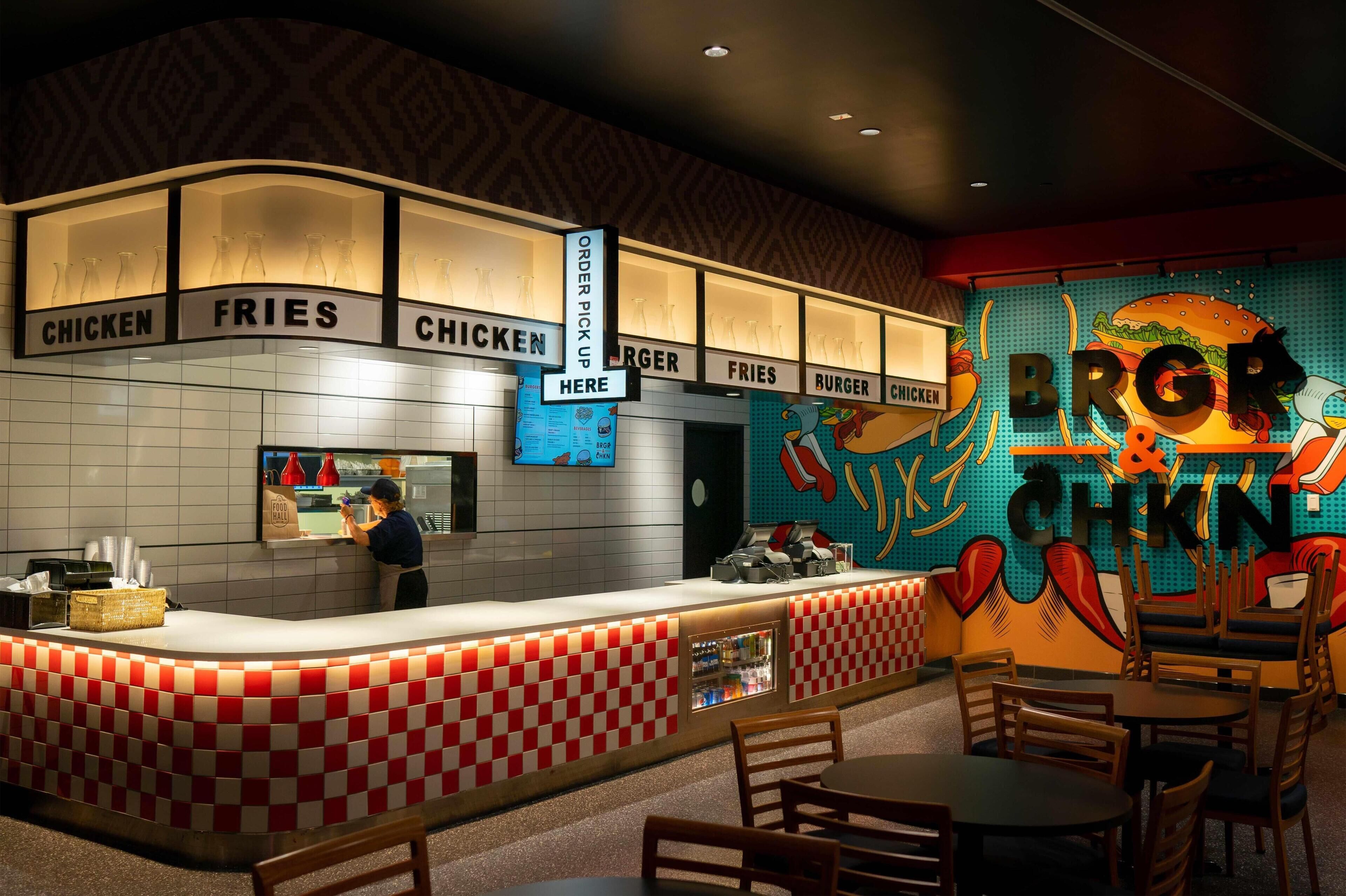 7 restaurants; breakfast, lunch, and dinner served