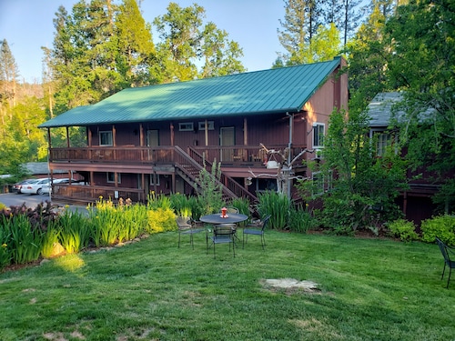 Yosemite Riverside Inn
