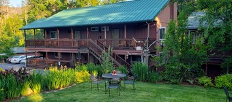 Yosemite Riverside Inn