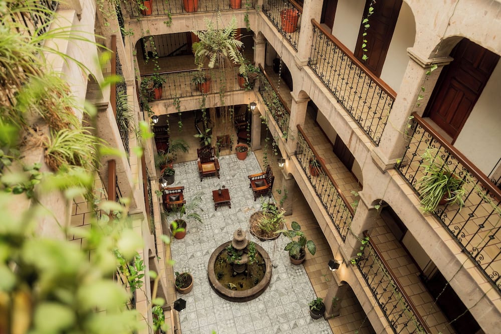 Hotel Don Quijote Plaza