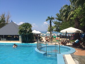 Outdoor pool, pool umbrellas, sun loungers