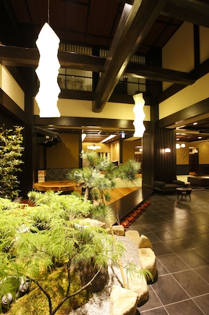 Interior entrance. Hida Hanasatonoyu Takayama Ouan