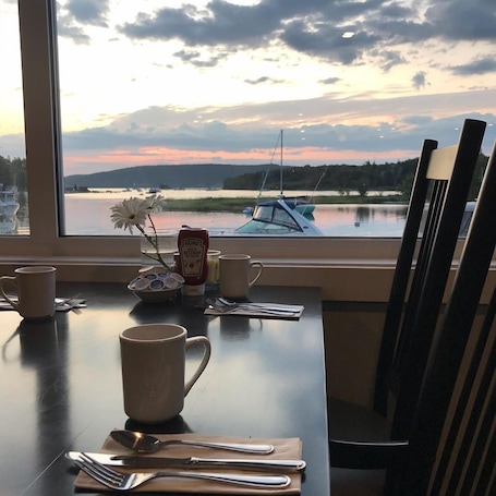 Restaurant. Inverary Resort