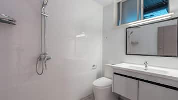 Standard Studio | Bathroom | Towels