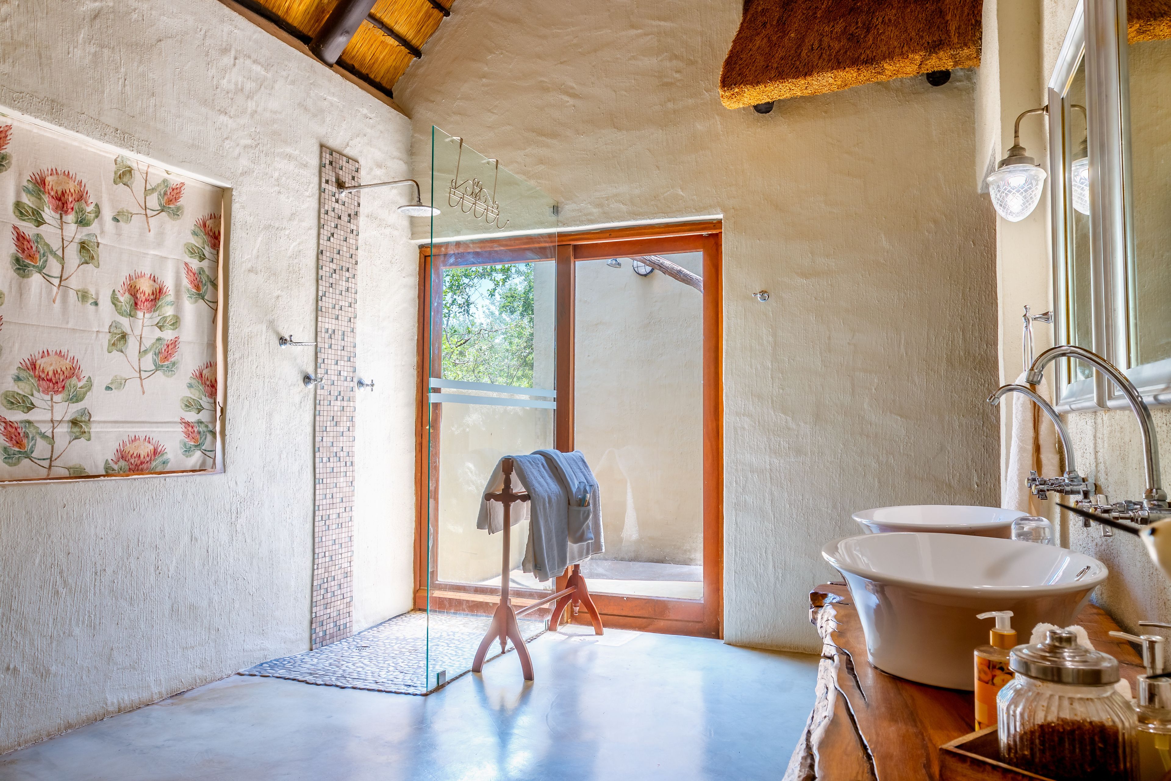 Douche, douche à « effet pluie », articles de toilette écologiques