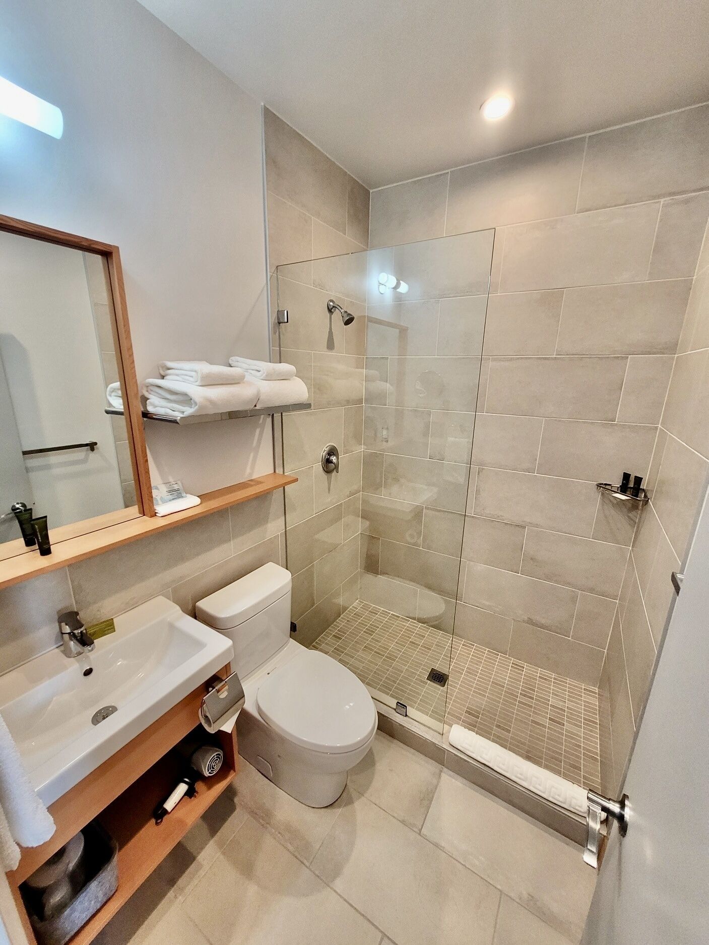 deluxe double room | desk, laptop workspace, iron/ironing board, free wifi