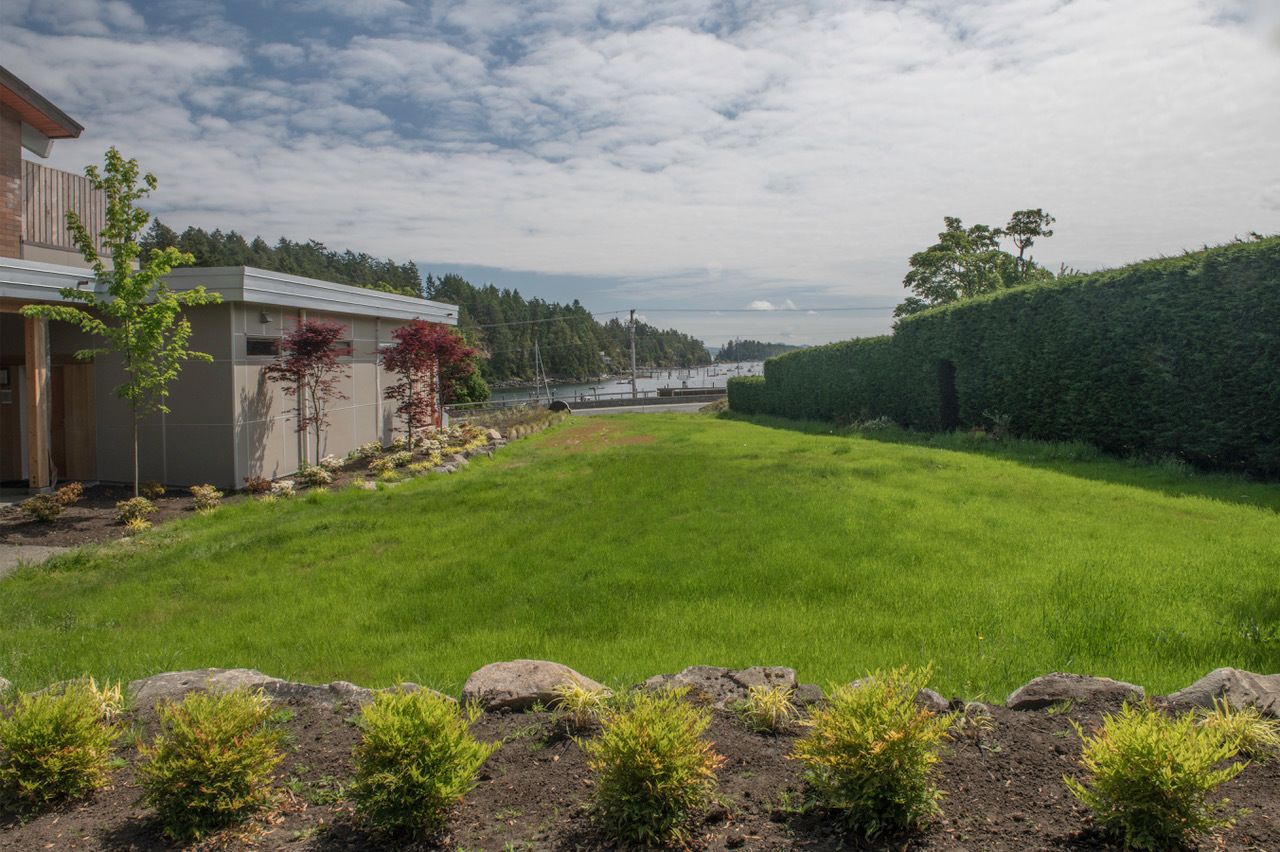 basic room, 1 king bed, harbour view | balcony