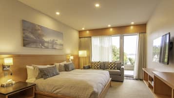 Habitación Deluxe, patio, vista al océano | Escritorio y espacio para trabajar con laptop