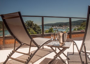 Terrace/patio - Harbour House Hotel (Salt Spring Island)