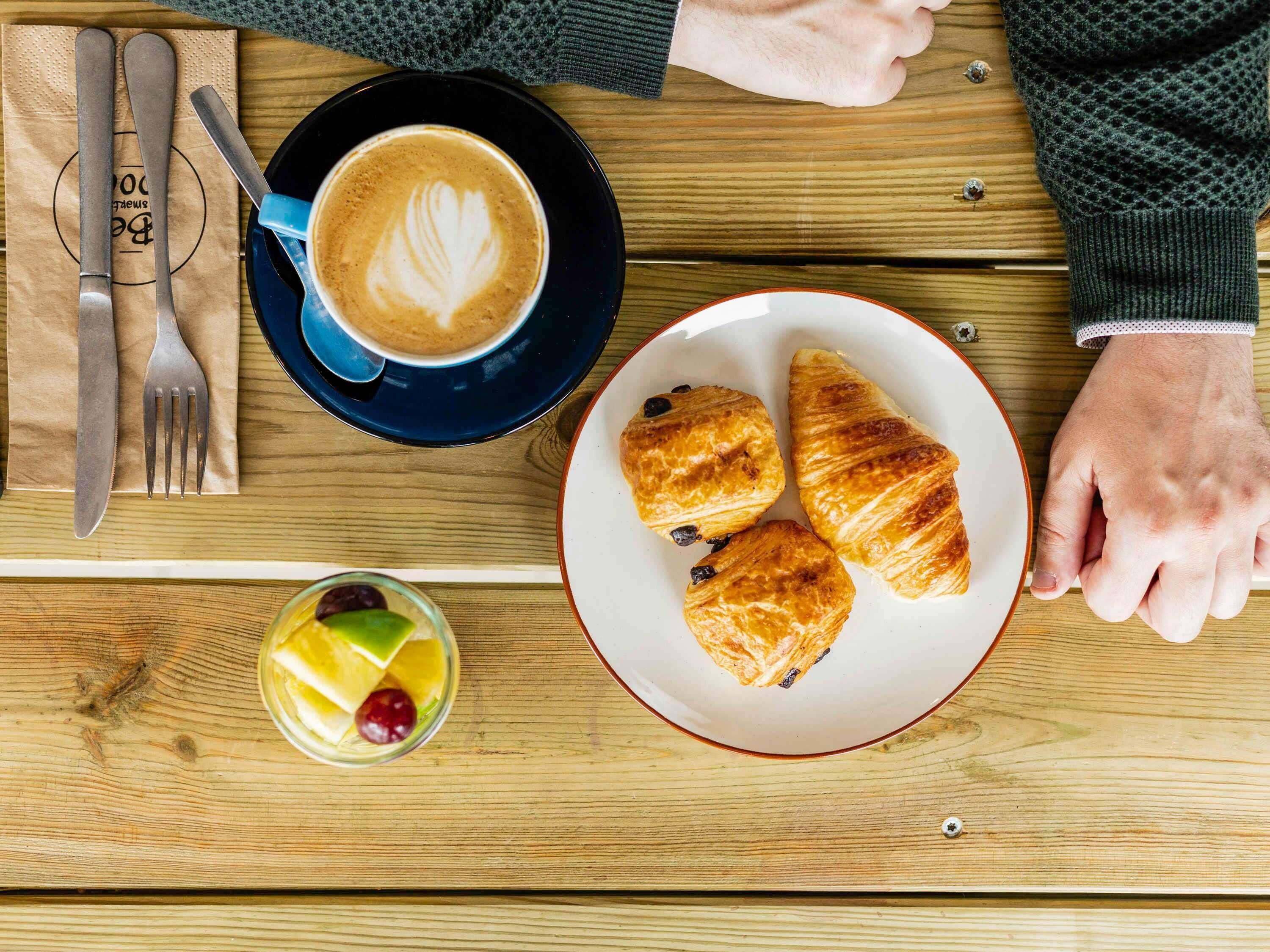 buffet breakfast on weekends (eur 8.25 per person)