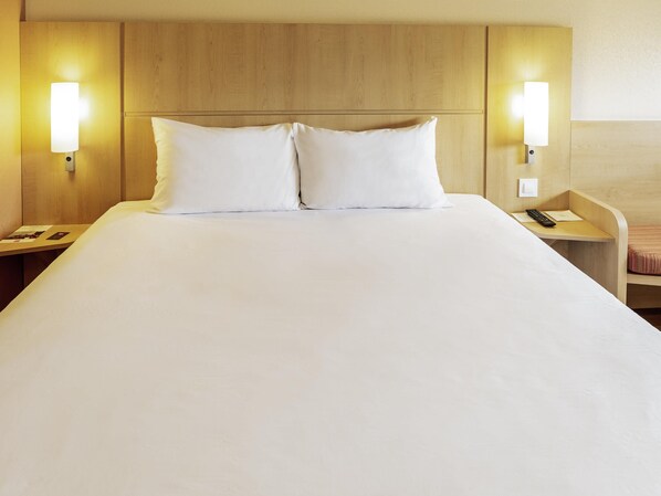 Room, 1 Double Bed | In-room safe, desk, soundproofing, iron/ironing board - ibis Oviedo (Oviedo)