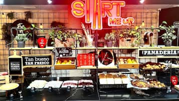 Se ofrece un desayuno bufé los fines de semana (por un coste adicional)