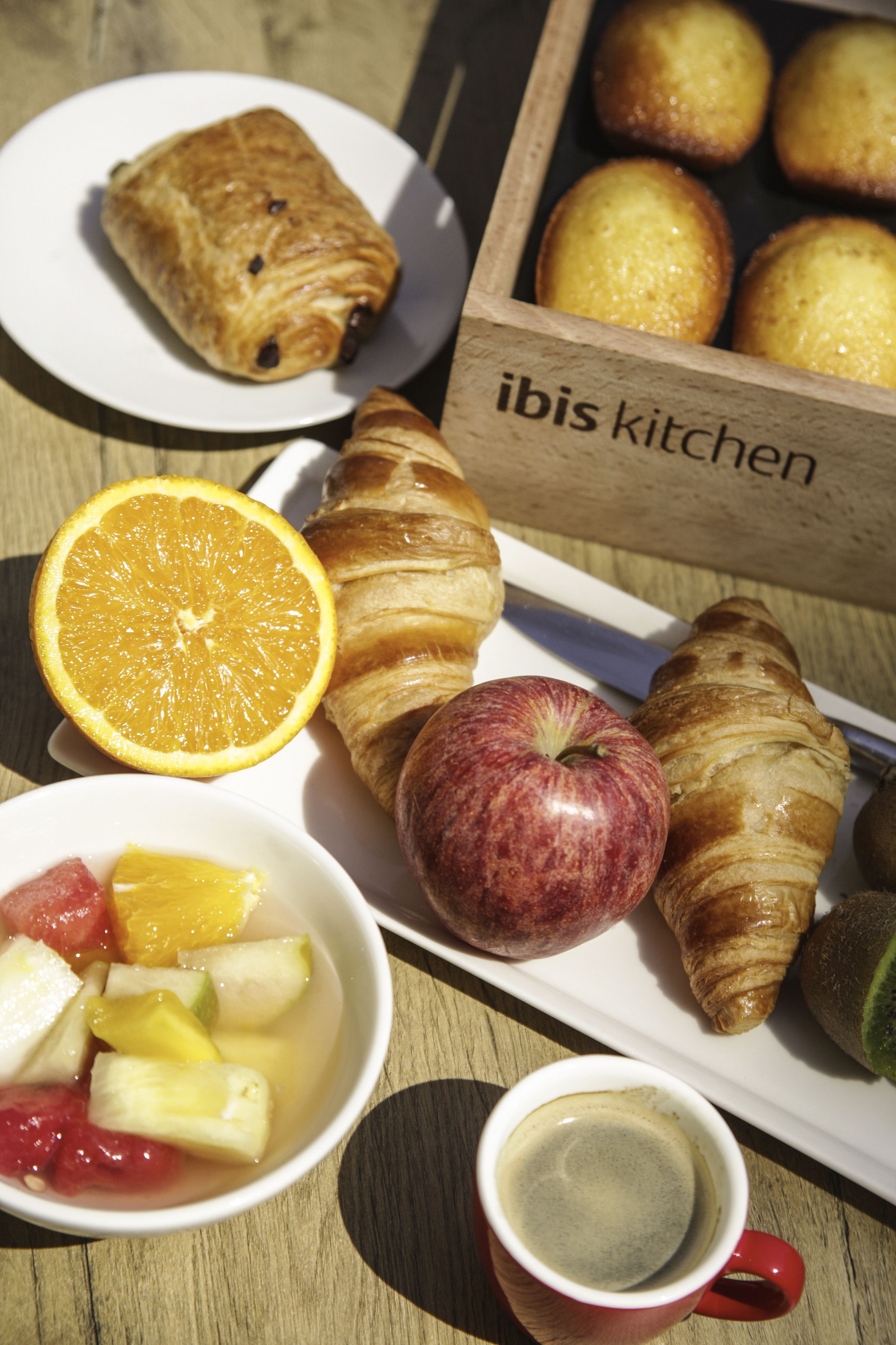 buffet breakfast on weekends (eur 8.25 per person)