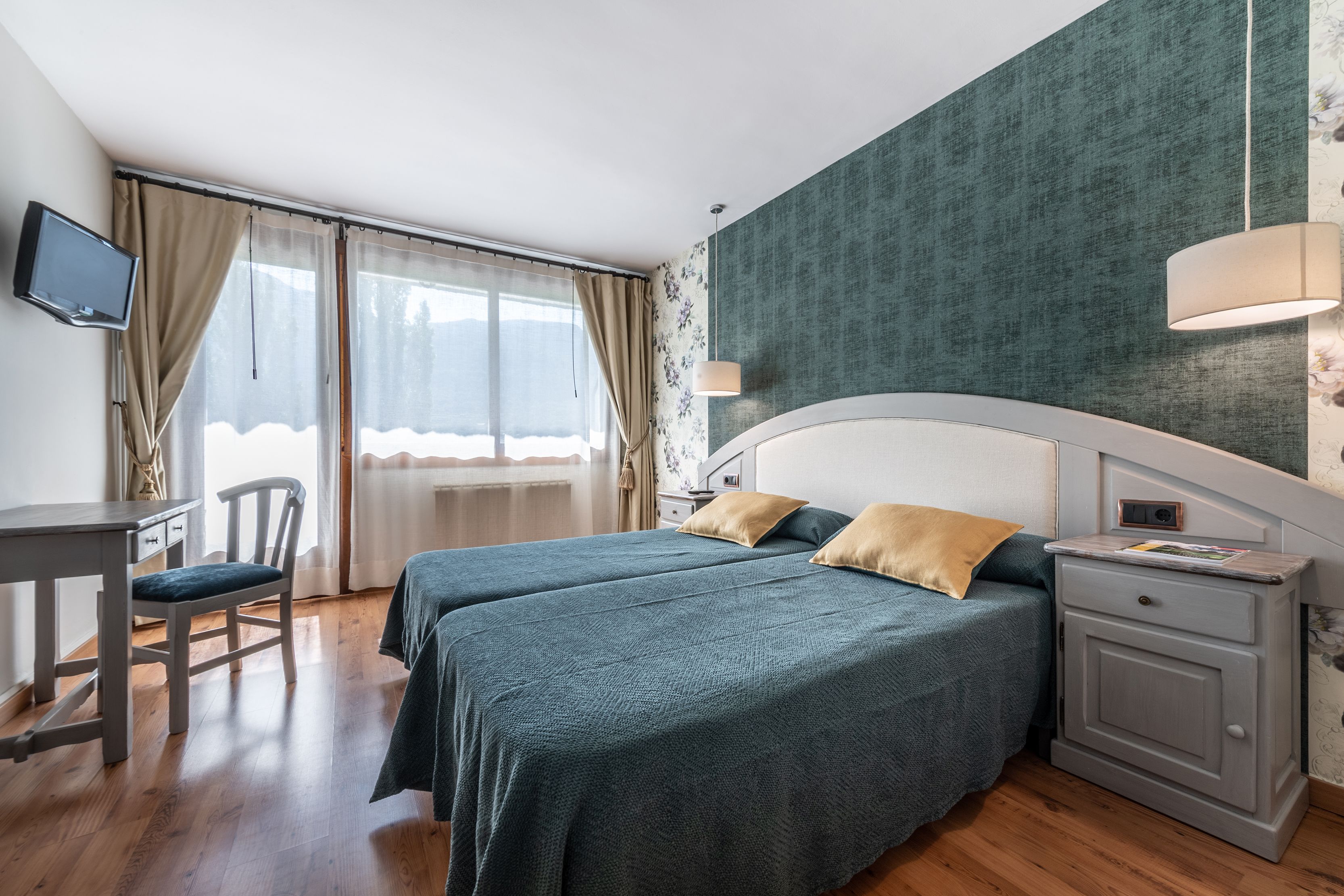 superior double room | down duvets, minibar, in-room safe, desk