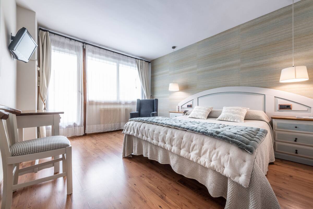 superior double room | down duvets, minibar, in-room safe, desk