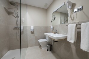 Standard Double Room | Bathroom